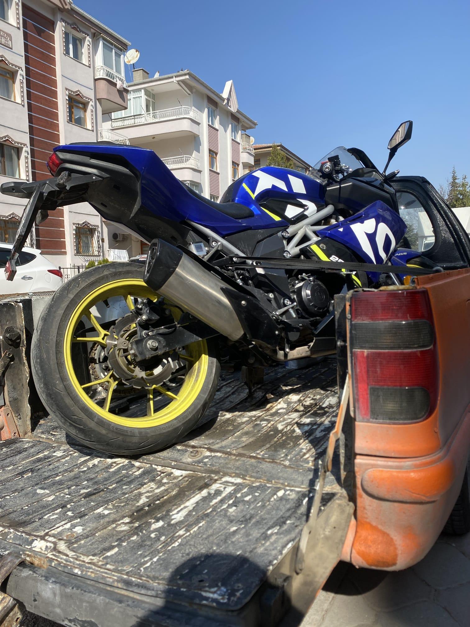Platform Çekici mi Halat Çekici mi? Motosiklet Taşımada Doğru Seçim